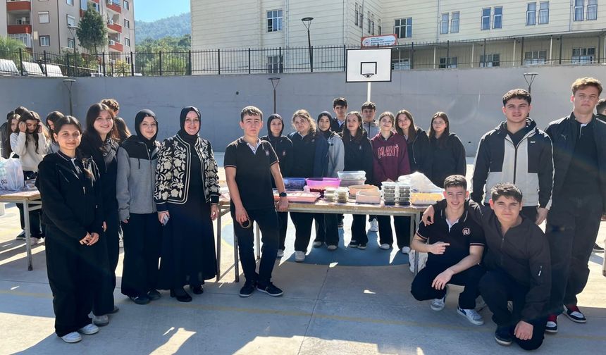 Soma Ali Uzunoğlu Lisesi’nden Gazze’ye yardım eli