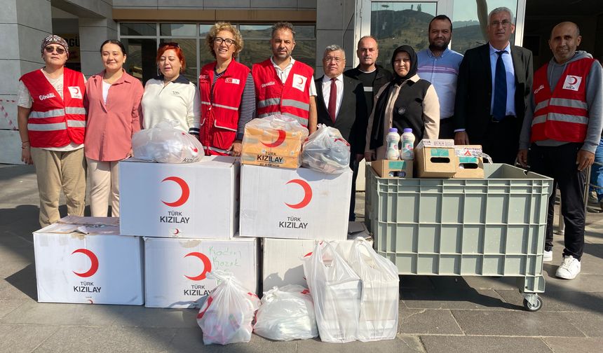 Alaşehir Kızılay’dan Devlet Hastanesi Sosyal Marketine 600 kalem yardım