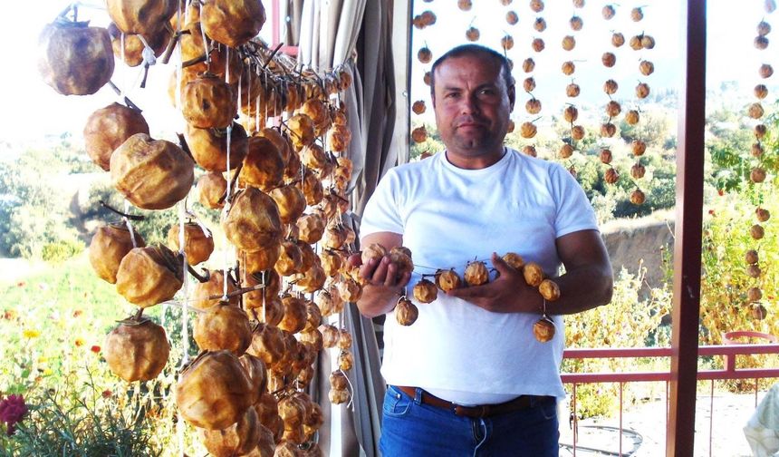 Sarıgöl’de balkonlar cennet elmasıyla renklendi