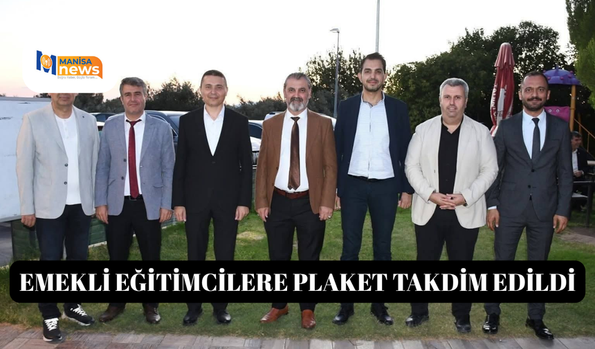 Emekli eğitimcilere plaket takdim edildi