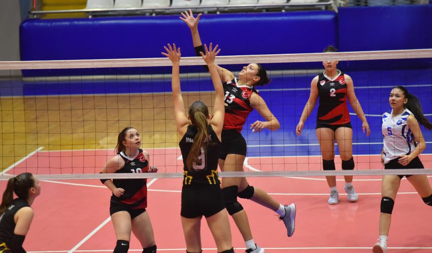 Yunusemre'nın genç sultanları liderliğini sürdürdü