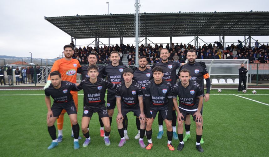 Selendi Belediyespor liderliğe yükseldi