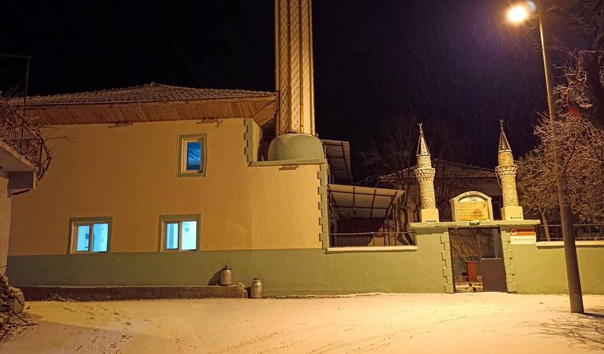 Selendi’ye ilk kar yağdı