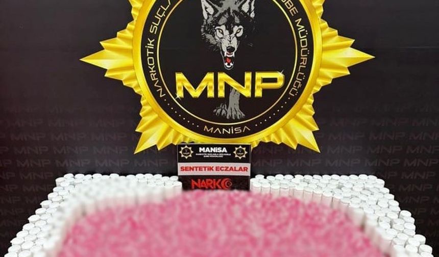 Araçta binlerce sentetik hap ele geçirildi