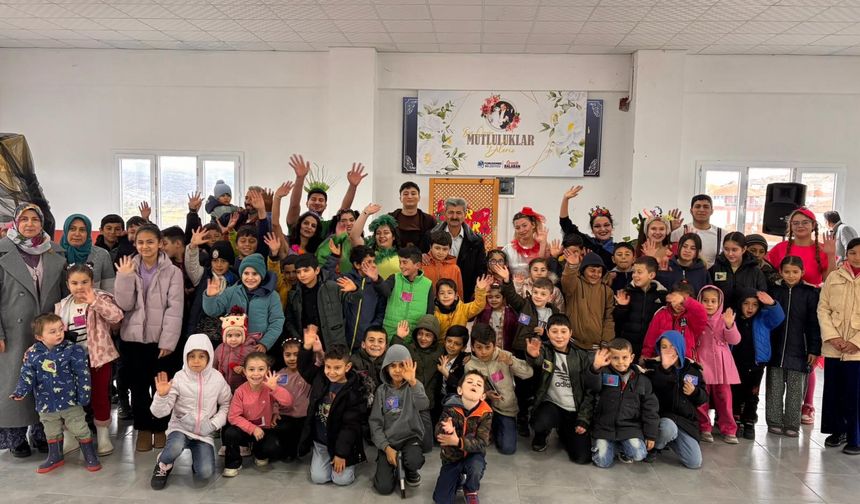 Çocuklar sağlıklı beslenmeyi tiyatroyla öğrendi