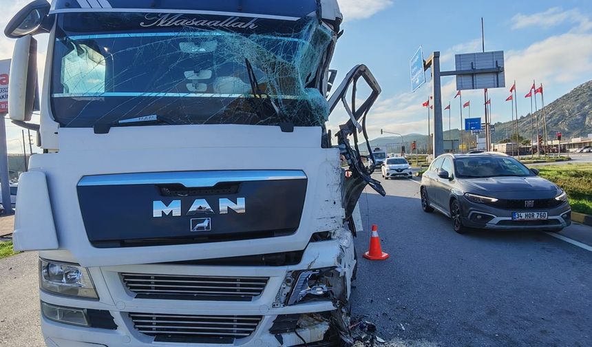 Kırkağaç’ta iki tır çarpıştı: 1 yaralı