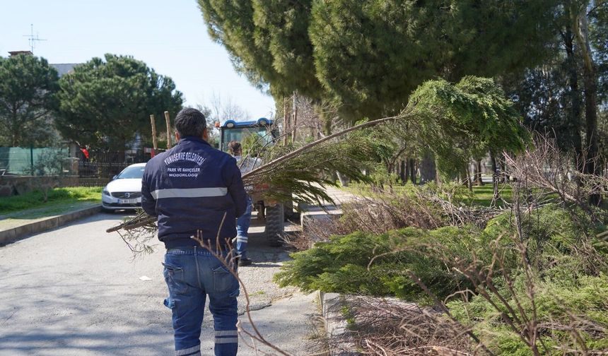Yunusemre'den parklara bahar temizliği