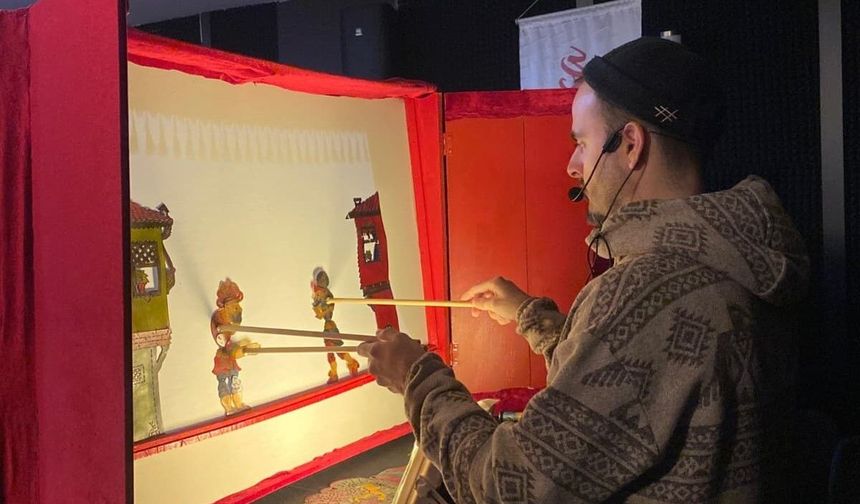 Selendi'de minikler Hacivat-Karagöz ile buluştu