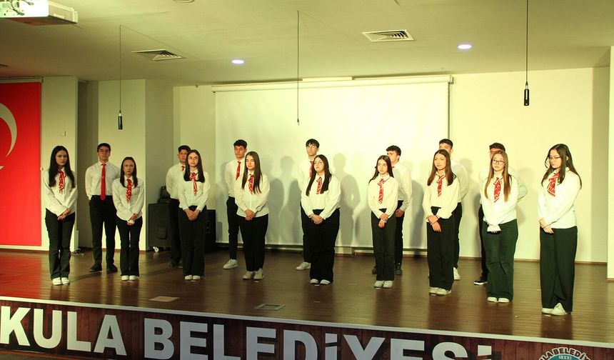 Kula'daki anma programı duygu dolu anlar yaşattı