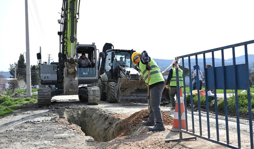 Selendi’de iki mahallenin daha altyapı sorunu tarih oluyor