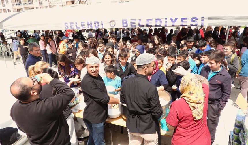 Şehit öğretmen ve öğrenciler için Selendi’de duygu dolu hayır