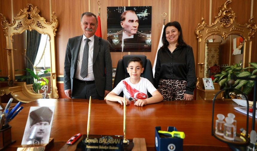 Başkan Balaban 23 Nisan'da koltuğunu çocuklara devretti
