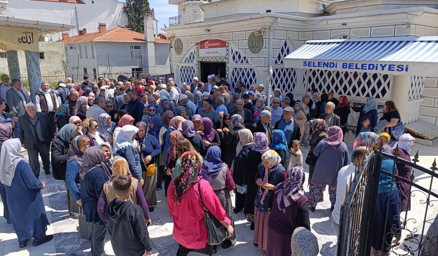 Selendi’de hacı adayları dualarla uğurlandı