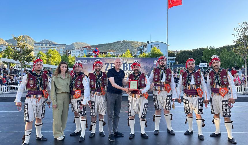 Soma'da Zeybek Festivali yoğun ilgi gördü