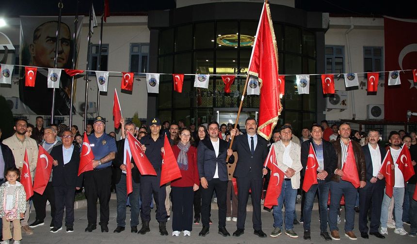 Kula'da 19 Mayıs coşkusu fener alayıyla taçlandı