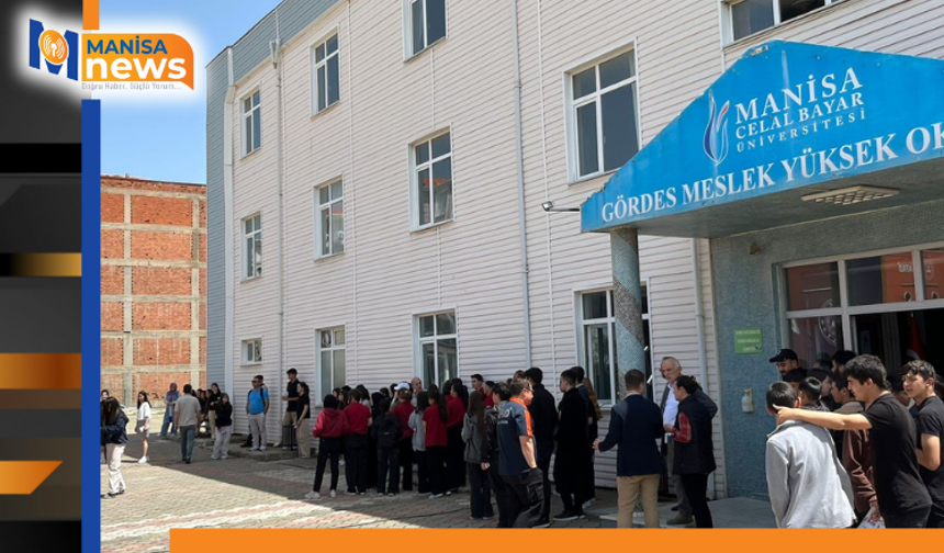 Manisalı öğrenciler depremi yaşadı