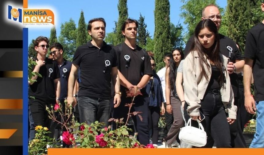 Soma maden şehitleri mezarları başında anıldı