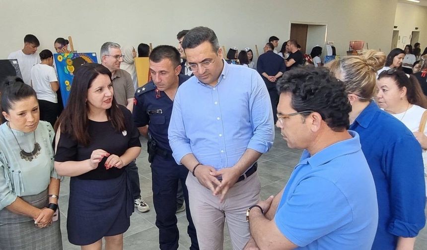Öğrencilerden muhteşem sergi ve tiyatro gösterisi