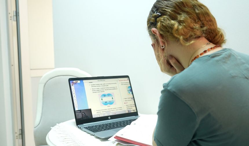 Manisa Büyükşehir Belediyesi online eğitim ile öğrencileri geleceğe hazırlıyor