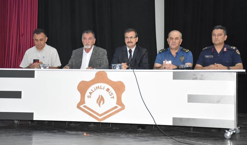 Salihli’de muhtarlar toplantısı yapıldı: Talepler ve sorunlar masaya yatırıldı