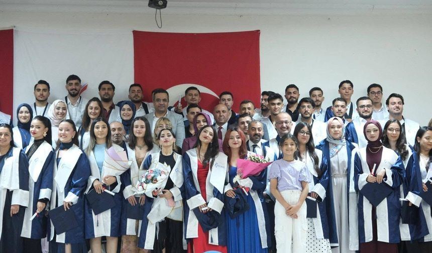 Sarıgöl MYO'da mezuniyet sevinci