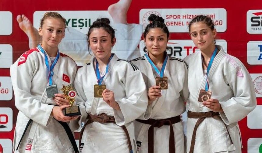 Salihlili Hira Kılkış Türkiye Şampiyonu oldu