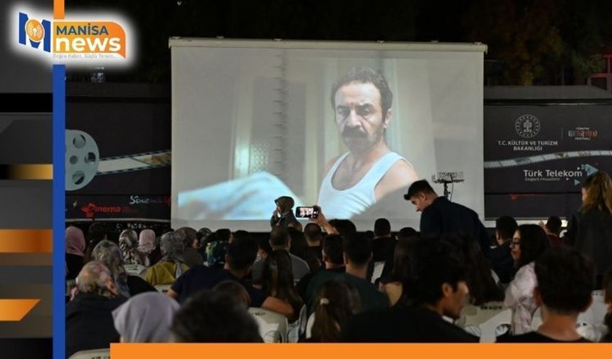 Manisa'da 'Gezen Sinema Tırı' coşkusu