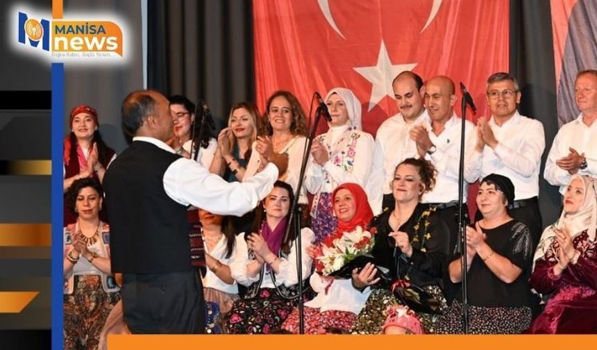 İlçe protokolünden konserde canlı performans sürprizi