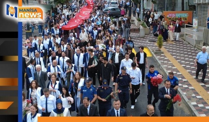MCBÜ Demirci Eğitim Fakültesi ve MYO'da mezuniyet sevinci