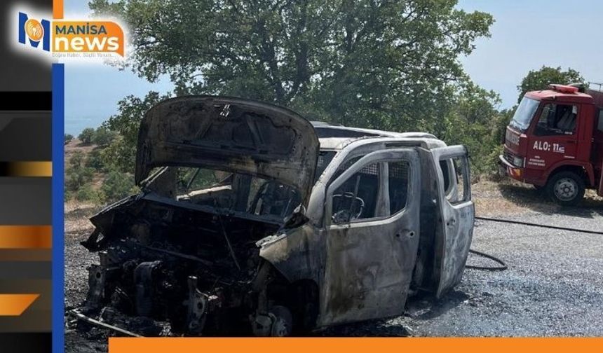 Manisa’da kamyonet küle döndü