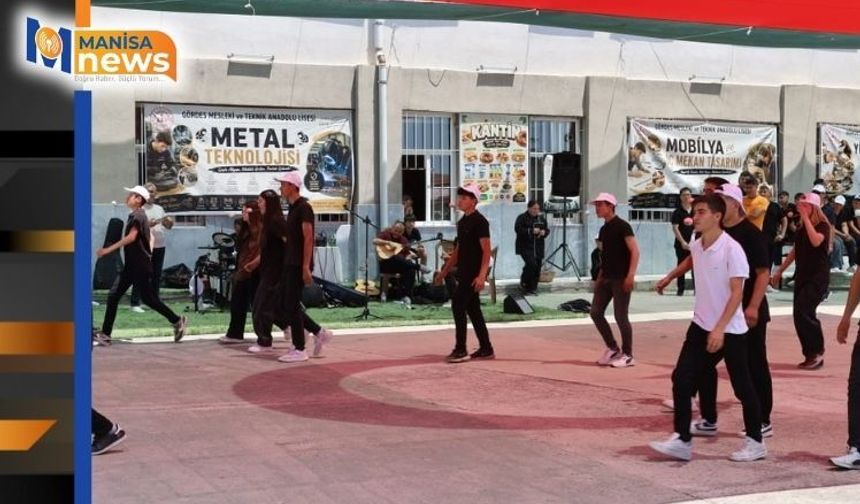 Dev Türk bayrağı altında meslek festivali coşkusu