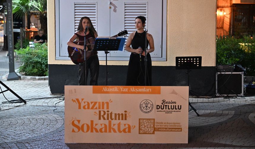 Müziğin ritmi Manisa sokaklarında