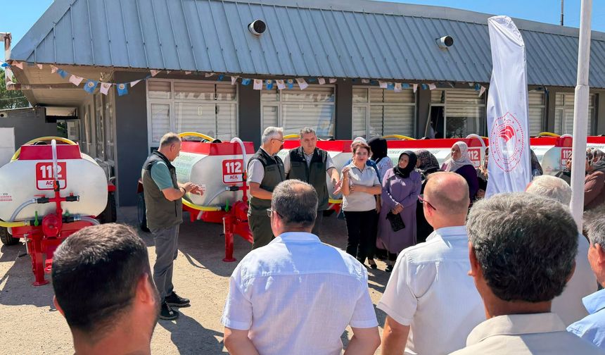 Akhisar'da orman köylerine 14 su tankeri teslim edildi