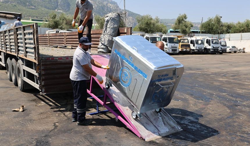 Şehzadeler'de 220 yeni çöp konteyneri hizmete sunuluyor