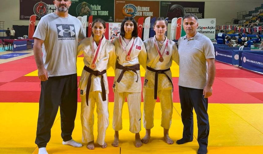 Yunusemreli judocular Muğla'da üç madalyayla döndü