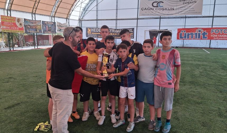 Alaşehir'de Kur'an kursu öğrencileri futbol sahasında buluştu
