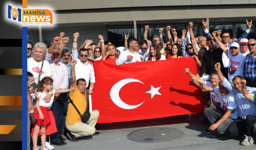 İYİ Parti’nin Balıkesir Mitingine Manisa’dan Yoğun Katılım