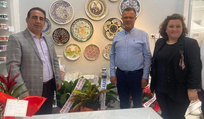 Üzümden ilham aldı, çini atölyesi açtı