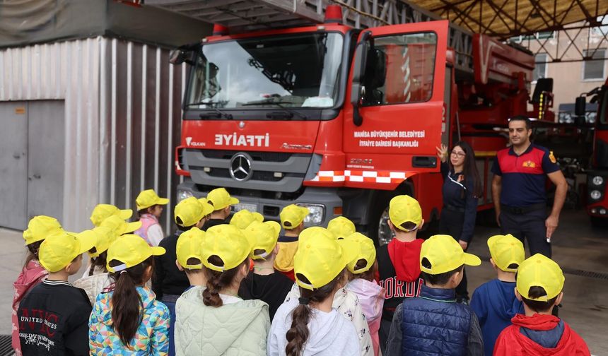 Minikler itfaiyecilik mesleğini yerinde öğrendi