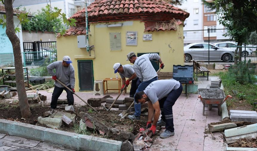 Şehzadeler'de tarihi yapının kaldırımları yenilendi