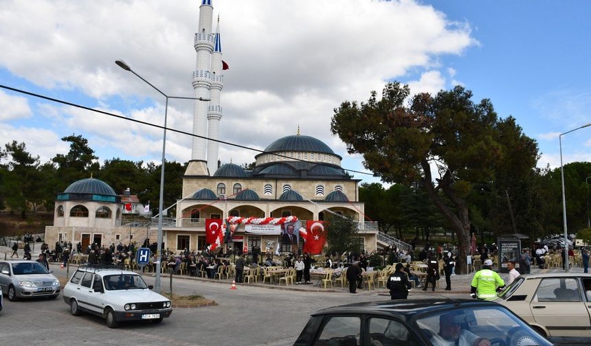 Gördes’te 100 milyon liralık cami ve Kur’an kursu hizmete açıldı