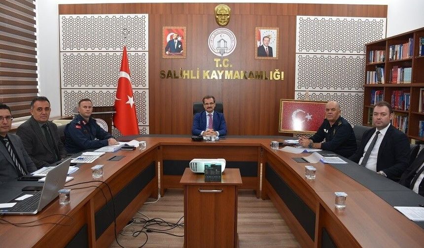 Salihli’de metruk yapılara yönelik çalışmalar masaya yatırıldı