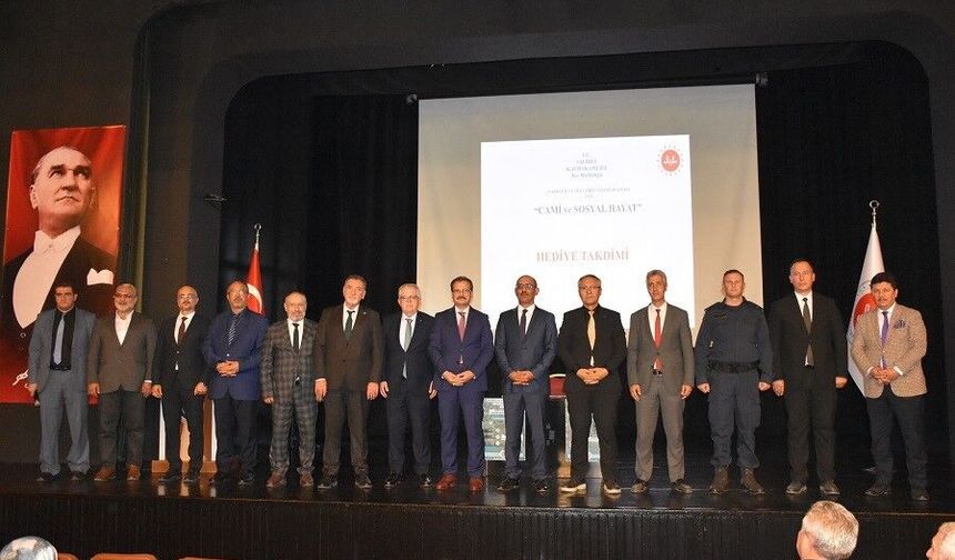 Salihli'de 'Cami ve Sosyal Hayat' konferansı düzenlendi