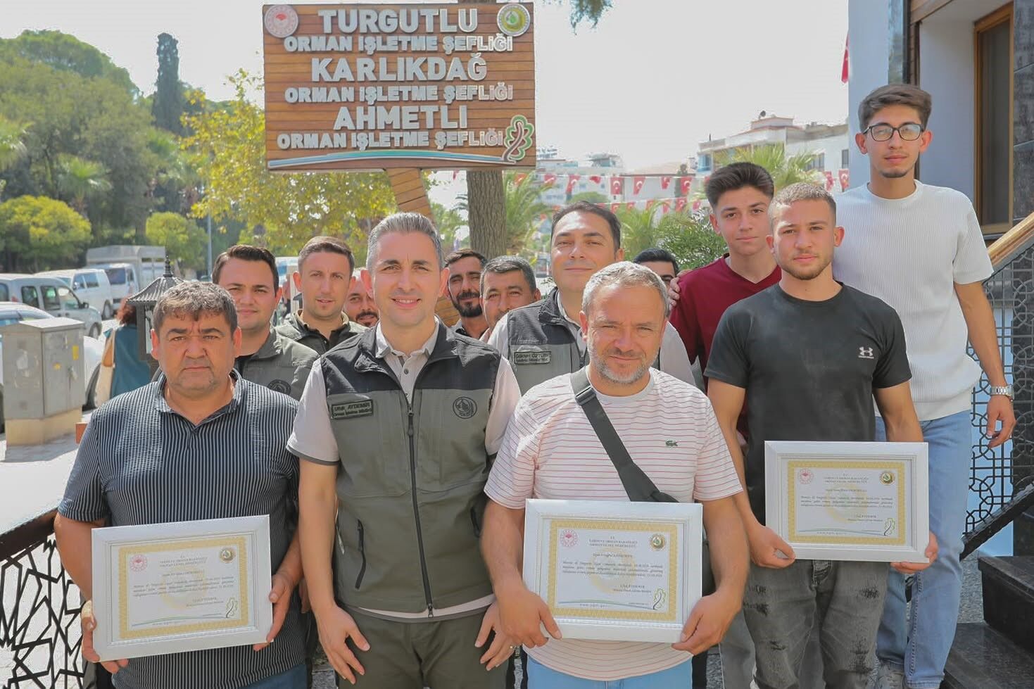 Turgutlu'daki yangın kahramanlarına teşekkür plaketi