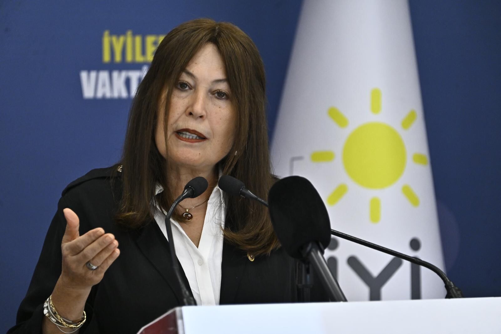 İYİ PARTİLİ SUNAT’TAN BAKAN YUSUF TEKİN’E SERT TEPKİ: "SİYASETİNİZİ ÇOCUKLARIMIZIN SIRALARINDAN ÇEKİN!"