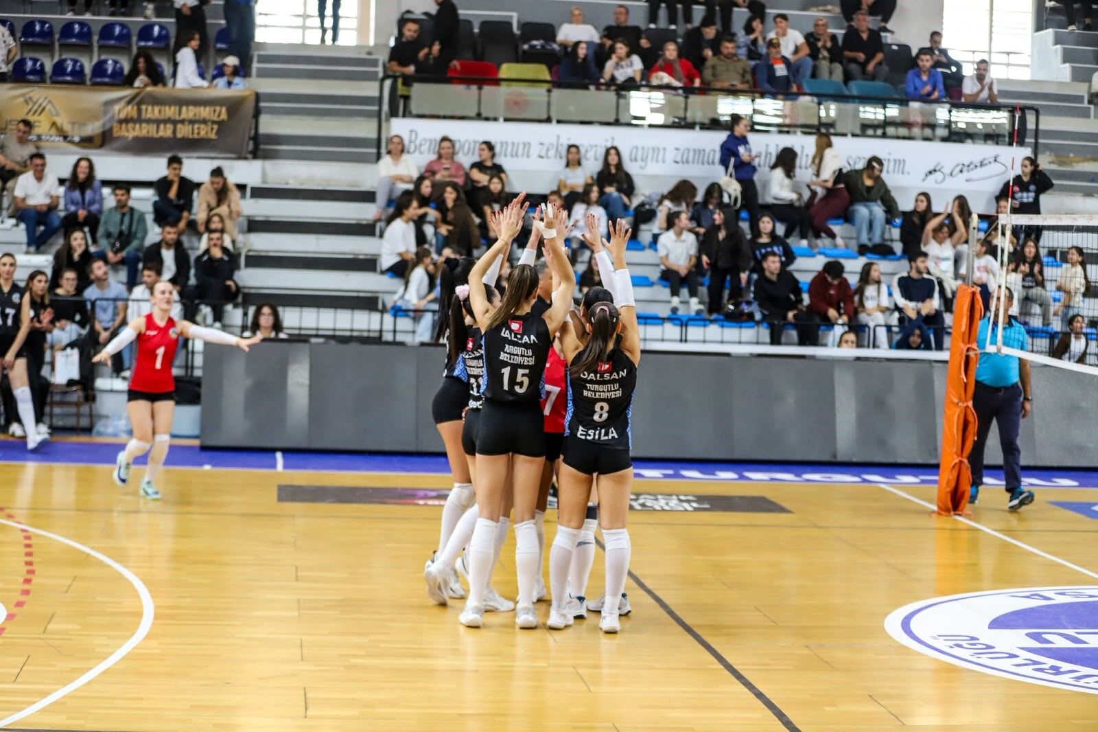 Turgutlu’nun Sultanları sezona 3-0’la başladı